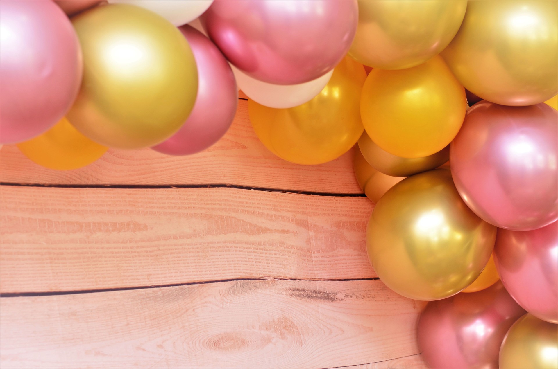 Panel with pink, gold and white balloons